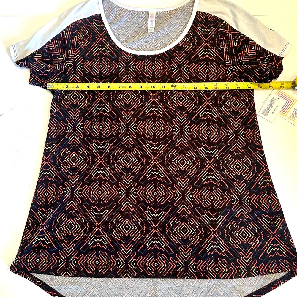 LuLaRoe Multi-color Geometric Classic Shirt T size Large NWT